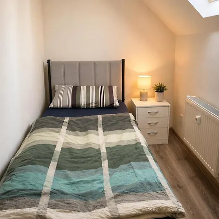 Aparthotel דירה 3*